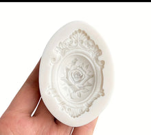 Carica l'immagine nel visualizzatore di Gallery, Molds  cammeo decoro grande
