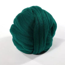 Carica l&#39;immagine nel visualizzatore di Gallery, Lana per realizzare capelli di bambole o lavorarla ad ago per infeltrimento.
