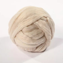 Carica l&#39;immagine nel visualizzatore di Gallery, Lana per realizzare capelli di bambole o lavorarla ad ago per infeltrimento.
