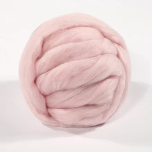 Carica l&#39;immagine nel visualizzatore di Gallery, Lana per realizzare capelli di bambole o lavorarla ad ago per infeltrimento.
