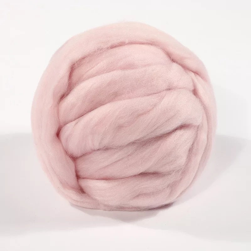 Lana per realizzare capelli di bambole o lavorarla ad ago per infeltrimento.